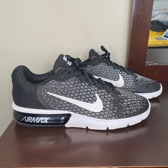 nike air max sequent 2 black and white